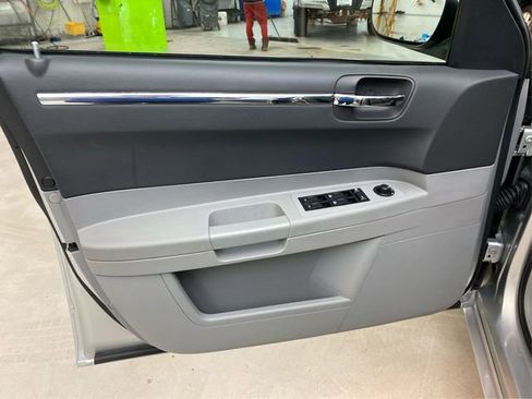 Used 2006 Chrysler 300 Touring image 24