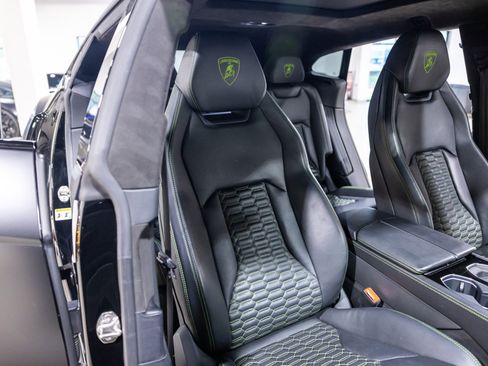 Used 2022 Lamborghini Urus AWD/4WD image 30