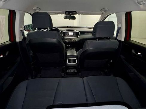 Used 2017 Kia Sorento LX image 11