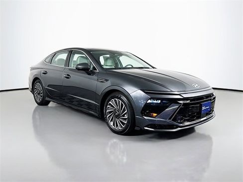 Certified 2025 Hyundai Sonata Limited image 10