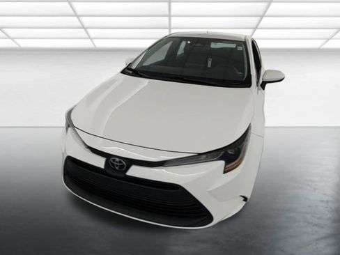 Used 2024 Toyota Corolla LE FWD image 2