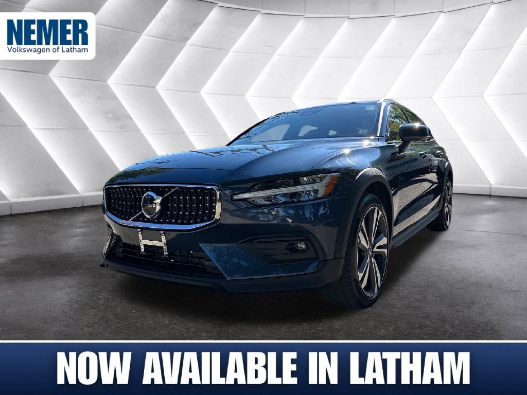 Used 2026 Volvo V60 B5 Cross Country Plus w/ Protection Package Premier AWD/4WD image 1