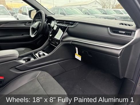 Used 2025 Jeep Grand Cherokee Altitude AWD/4WD image 33