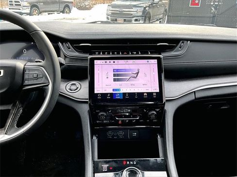 Used 2023 Jeep Grand Cherokee Limited w/ Black Appearance Package image 6