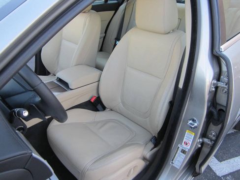 Used 2013 Jaguar XF RWD image 24