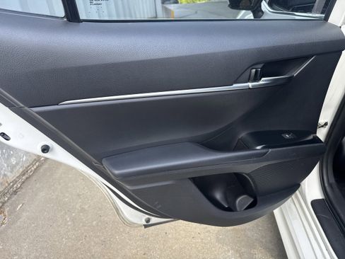 Used 2019 Toyota Camry SE w/ Convenience Package image 11