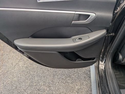 Used 2023 Hyundai Sonata SE FWD image 11