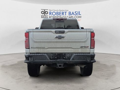 Used 2025 Chevrolet Silverado 2500 ZR2 w/ Technology Package image 4
