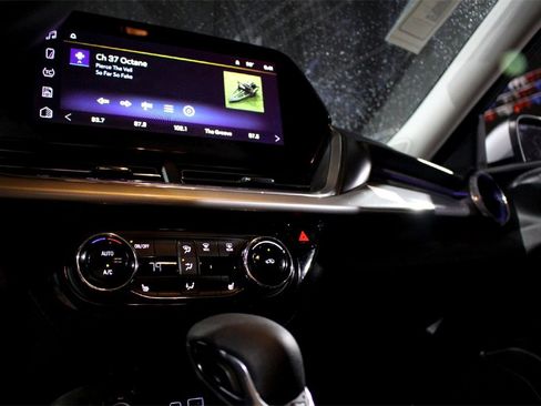 Used 2025 Chevrolet Trax LT w/ LT Convenience Package image 15