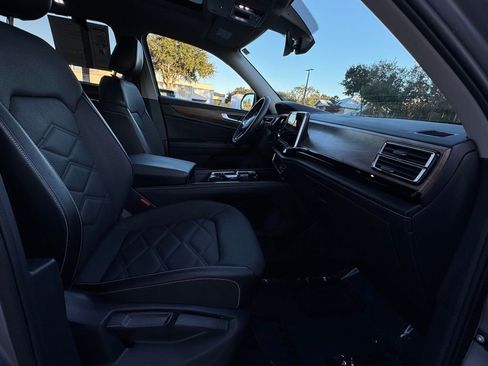 Used 2024 Volkswagen Atlas SE image 30