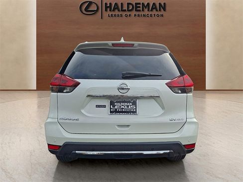 Used 2020 Nissan Rogue SV image 5