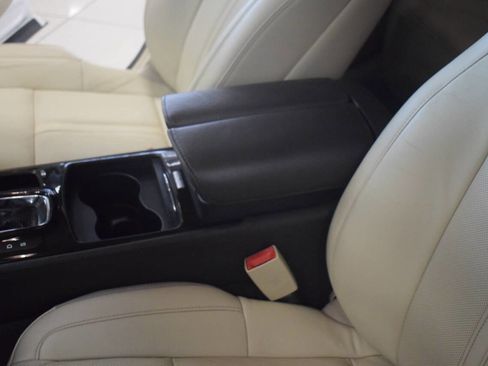 Used 2013 Lincoln MKS AWD image 53