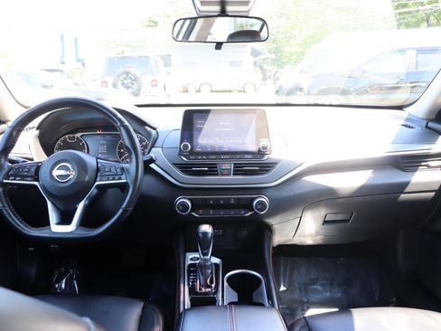 Used 2024 Nissan Altima 2.5 SR FWD image 16