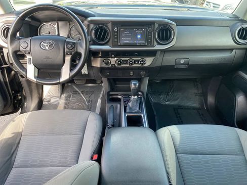 Used 2016 Toyota Tacoma SR5 w/ SR5 Appearance Package (SN) image 18