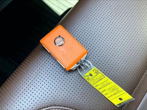 Used 2023 Volvo V60 B5 Cross Country Ultimate w/ Climate Package image 15