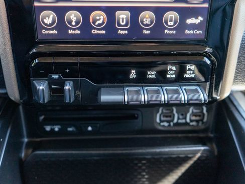 Used 2019 RAM 1500 Laramie AWD/4WD image 27