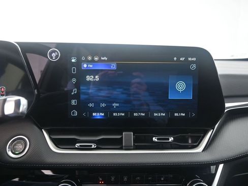 Used 2026 Chevrolet Equinox LT image 9