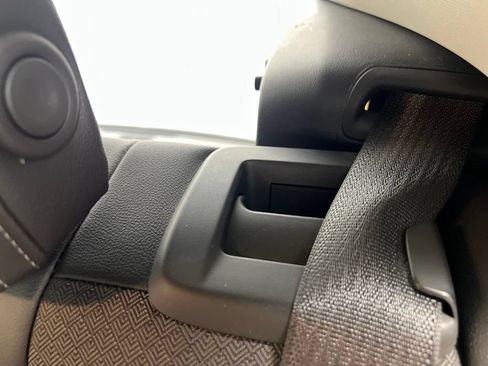 Used 2022 Buick Encore GX Select w/ Sport Touring Package FWD image 19
