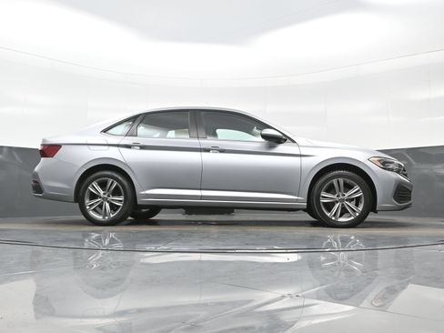 Used 2022 Volkswagen Jetta SE FWD image 31