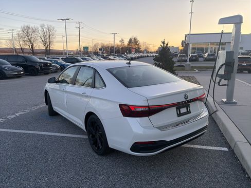 New 2026 Volkswagen Jetta SE image 6