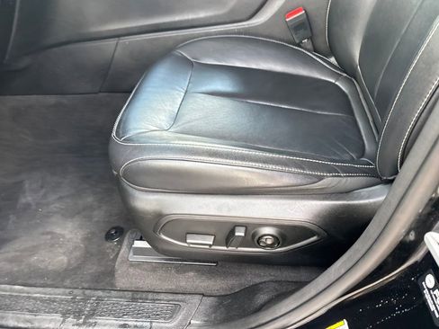 Used 2022 Jeep Grand Cherokee Limited image 25