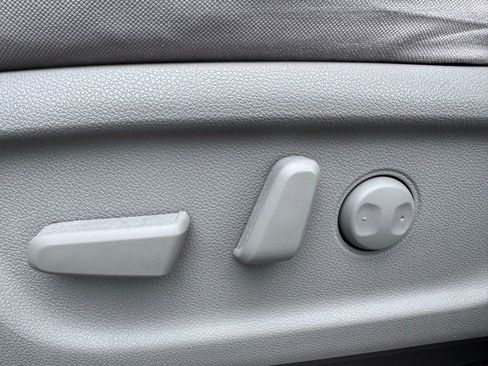 Used 2016 Kia Sedona LX w/ LX Convenience Package FWD image 27