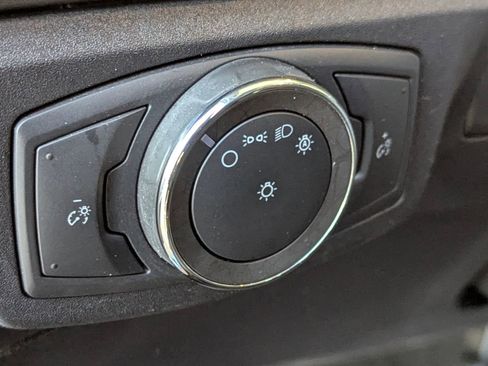 Used 2020 Ford Fusion SE image 18