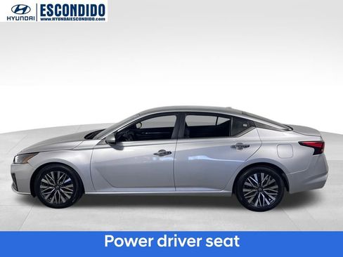 Used 2023 Nissan Altima 2.5 SV image 2