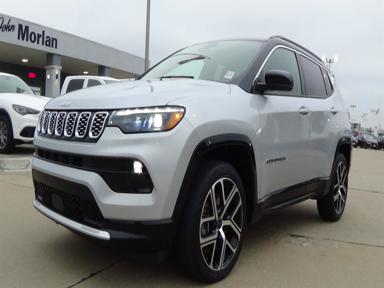 Certified 2025 Jeep Compass Limited w/ Elite Group AWD/4WD image 2
