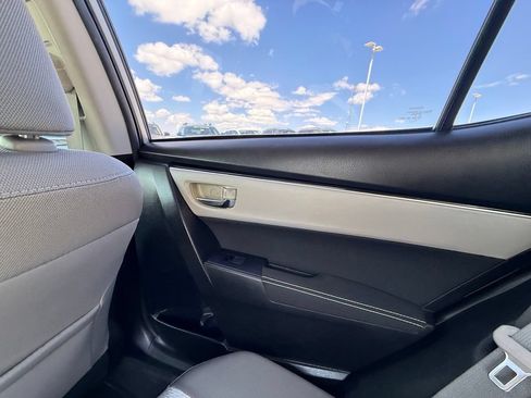 Used 2017 Toyota Corolla LE FWD image 18