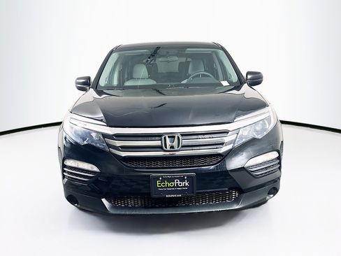 Used 2017 Honda Pilot LX image 2