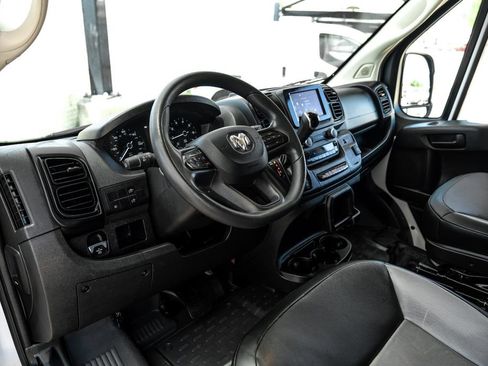 Used 2025 RAM ProMaster 2500 w/ Convenience Group FWD image 2