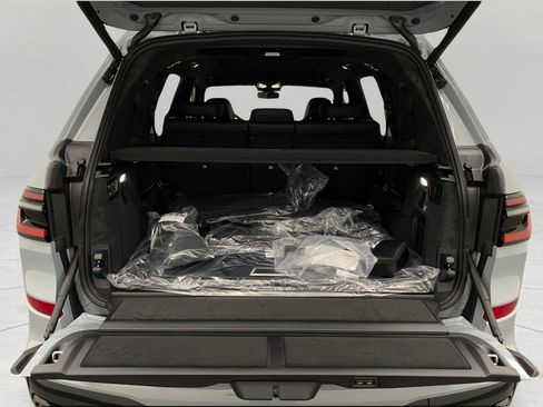 New 2026 BMW X7 xDrive40i image 8