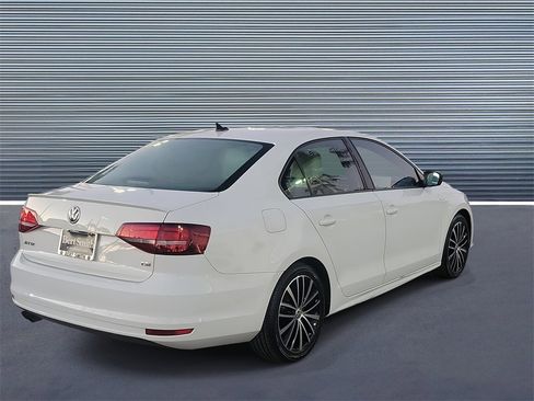 Used 2016 Volkswagen Jetta Sport image 3