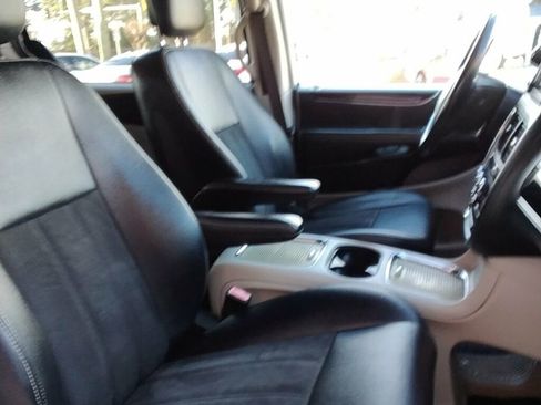 Used 2019 Dodge Grand Caravan SXT FWD image 15