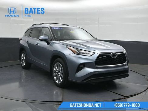 Used 2023 Toyota Highlander Limited AWD/4WD image 4