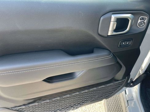 Used 2022 Jeep Wrangler Unlimited Sahara w/ Cold Weather Group image 15