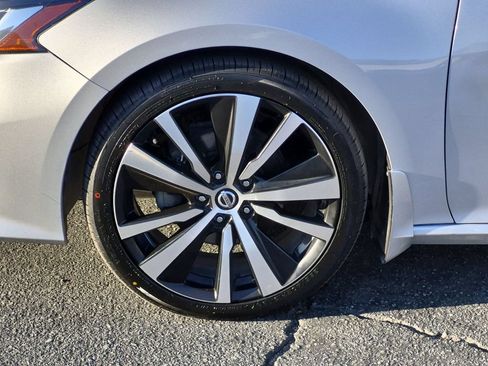 Used 2019 Nissan Altima 2.5 SR FWD image 10