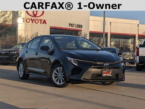 Used 2024 Toyota Corolla LE w/ LE Convenience Package image 2