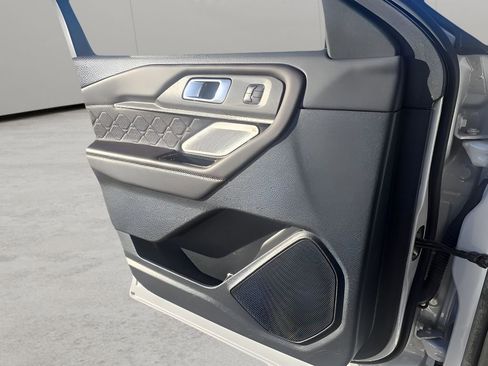 Used 2025 Ford Explorer Platinum w/ LUX Leather Package image 17