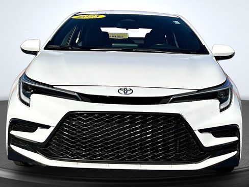 Used 2025 Toyota Corolla SE FWD image 2