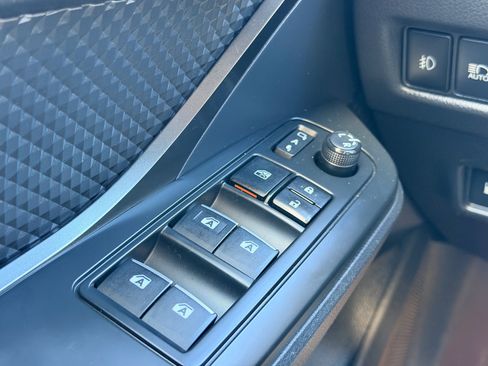 Used 2018 Toyota C-HR image 19