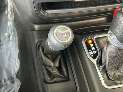 Used 2022 Jeep Gladiator Sport image 23