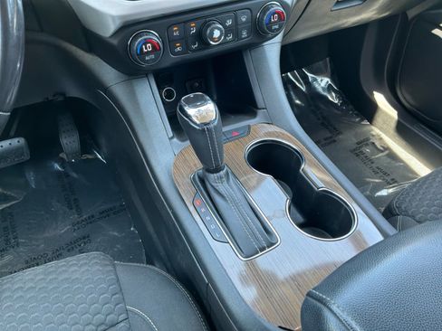 Used 2019 GMC Acadia SLE FWD image 16