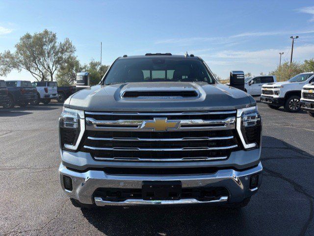 Used 2024 Chevrolet Silverado 2500 LTZ w/ LTZ Convenience Package AWD/4WD image 3