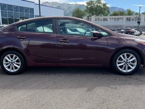 Used 2017 Kia Forte LX w/ LX Popular Package FWD image 2