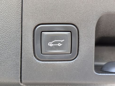 Used 2023 Cadillac XT5 Luxury image 8