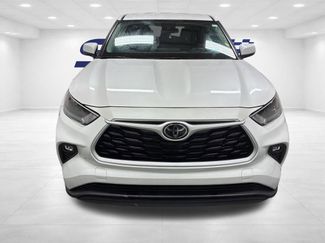 Used 2024 Toyota Highlander LE video 2