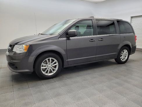 Used 2019 Dodge Grand Caravan SXT image 2