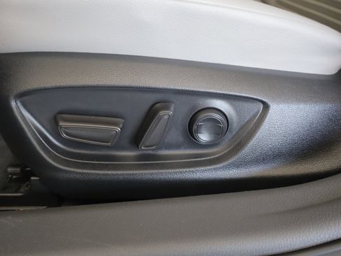 Used 2023 Toyota Camry SE AWD/4WD image 12